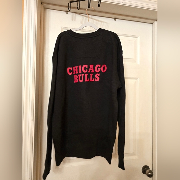 NBA Chicago Bulls Black Sweatshirt Size Medium. NWT - Picture 2 of 5